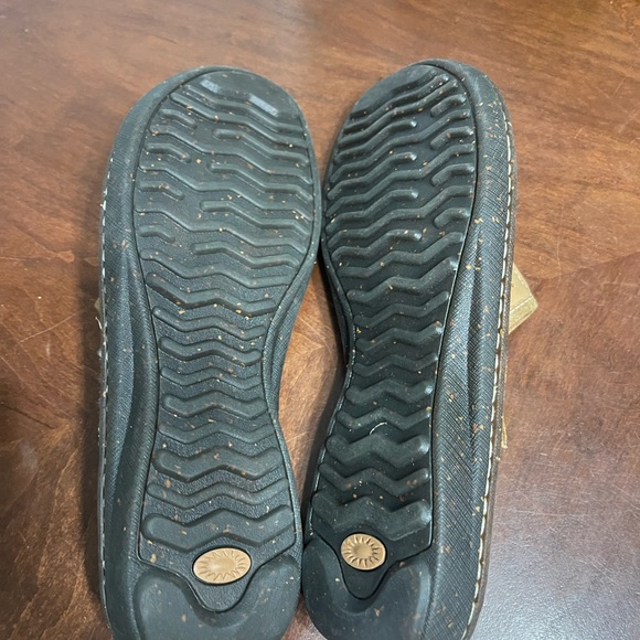 UGG Thong Flip Flop Leather Shearling Sandal - Picture 6 of 7